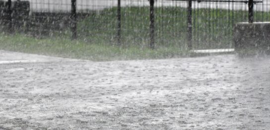 秋雨前線とは？梅雨前線との違いや起きる可能性のある災害や備えについて防災士が解説