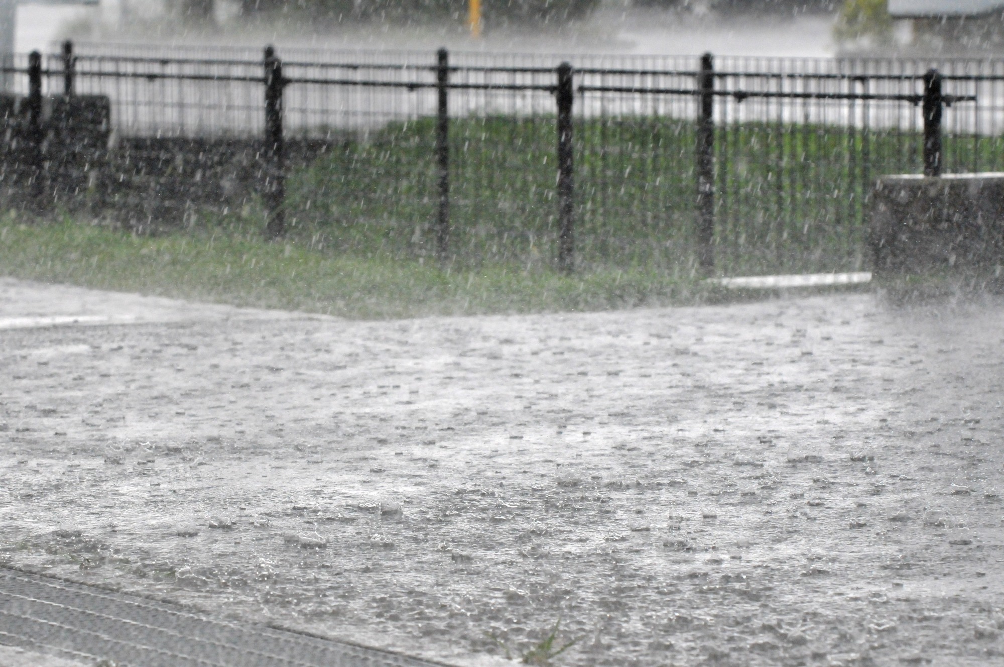 秋雨前線とは？梅雨前線との違いや起きる可能性のある災害や備えについて防災士が解説
